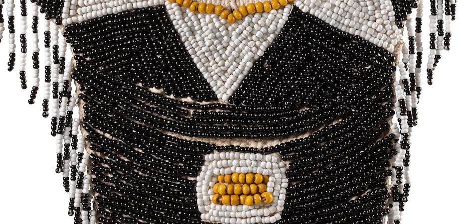Африканское Ожерелье на подставке NECKLACE BEADS BLACK WHITE MUSTARD