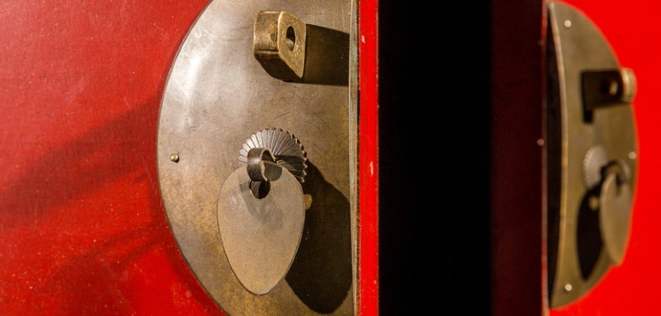 Шкаф в китайском стиле Red Box