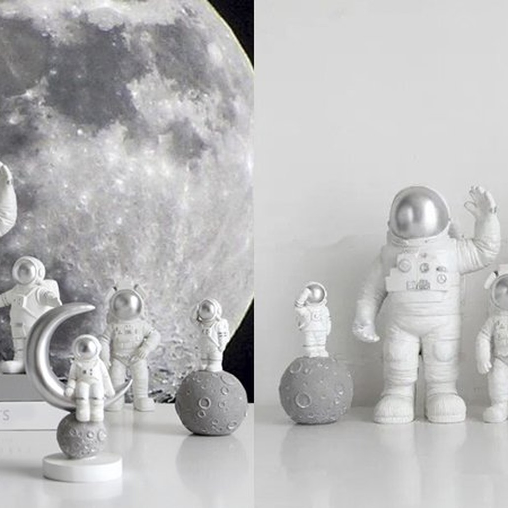Статуэтка Hello Space