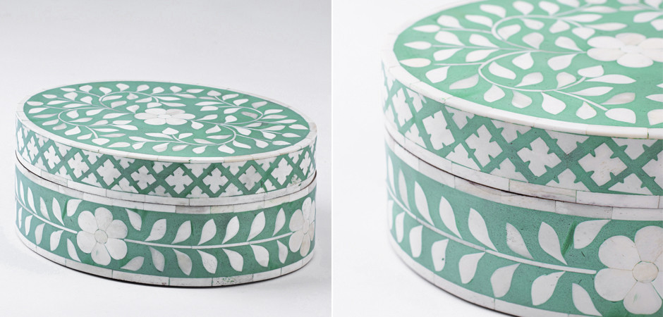 Круглая зеленая шкатулка инкрустация кость