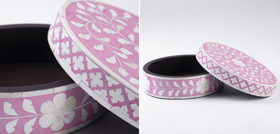 Круглая розовая шкатулка инкрустация кость