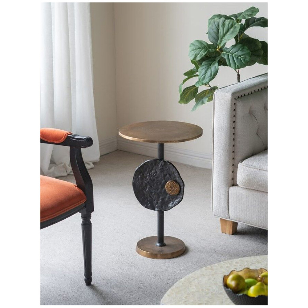 Столик приставной с абстрактным основанием и акцентом в виде золотистого диска Heavenly Space