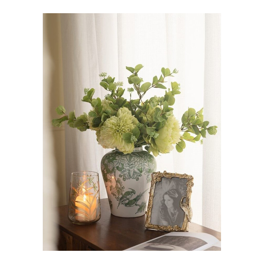 Ваза с зелеными цветочными и птичьими мотивами Vase Inspired by Nature