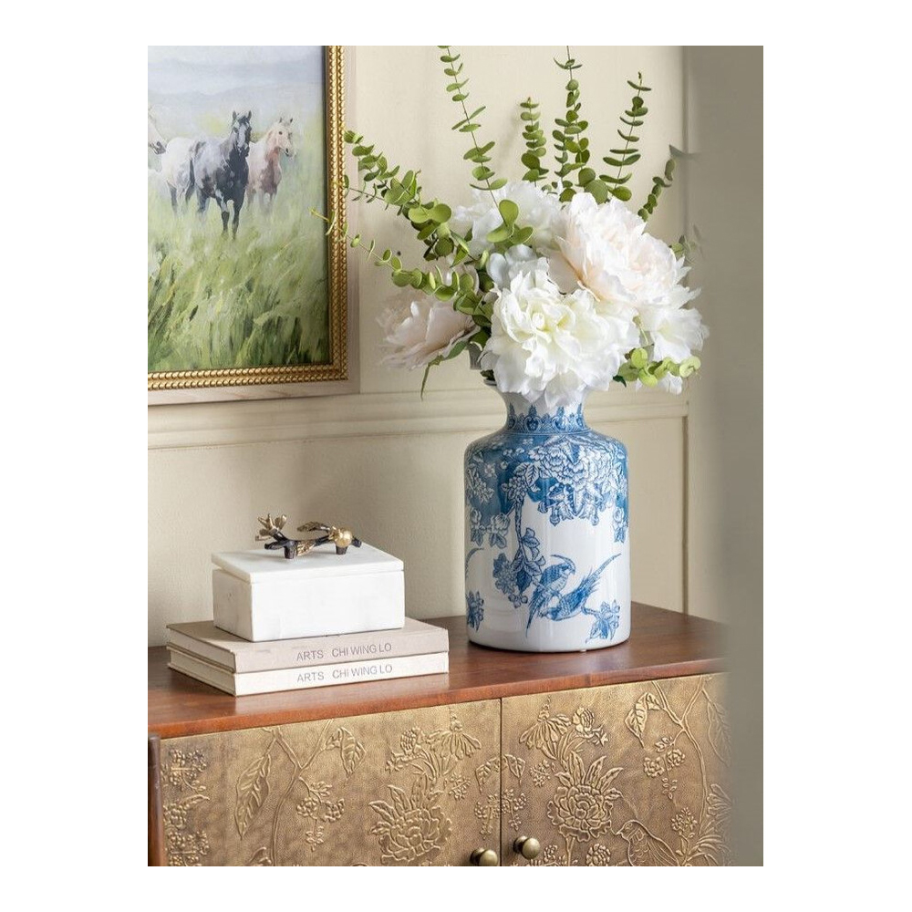 Ваза с мотивами цветущего сада с попугаями Vase Inspired by Nature