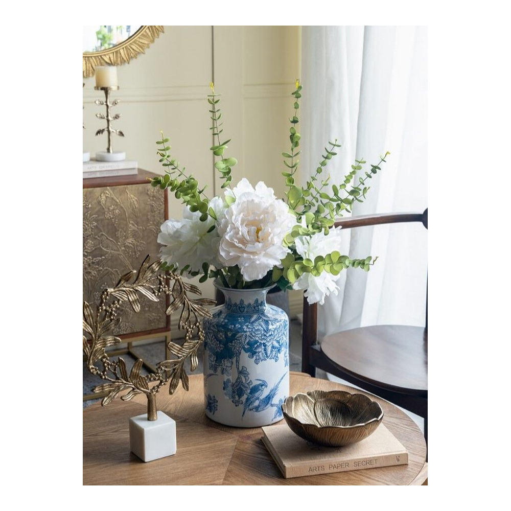 Ваза с мотивами цветущего сада с попугаями Vase Inspired by Nature