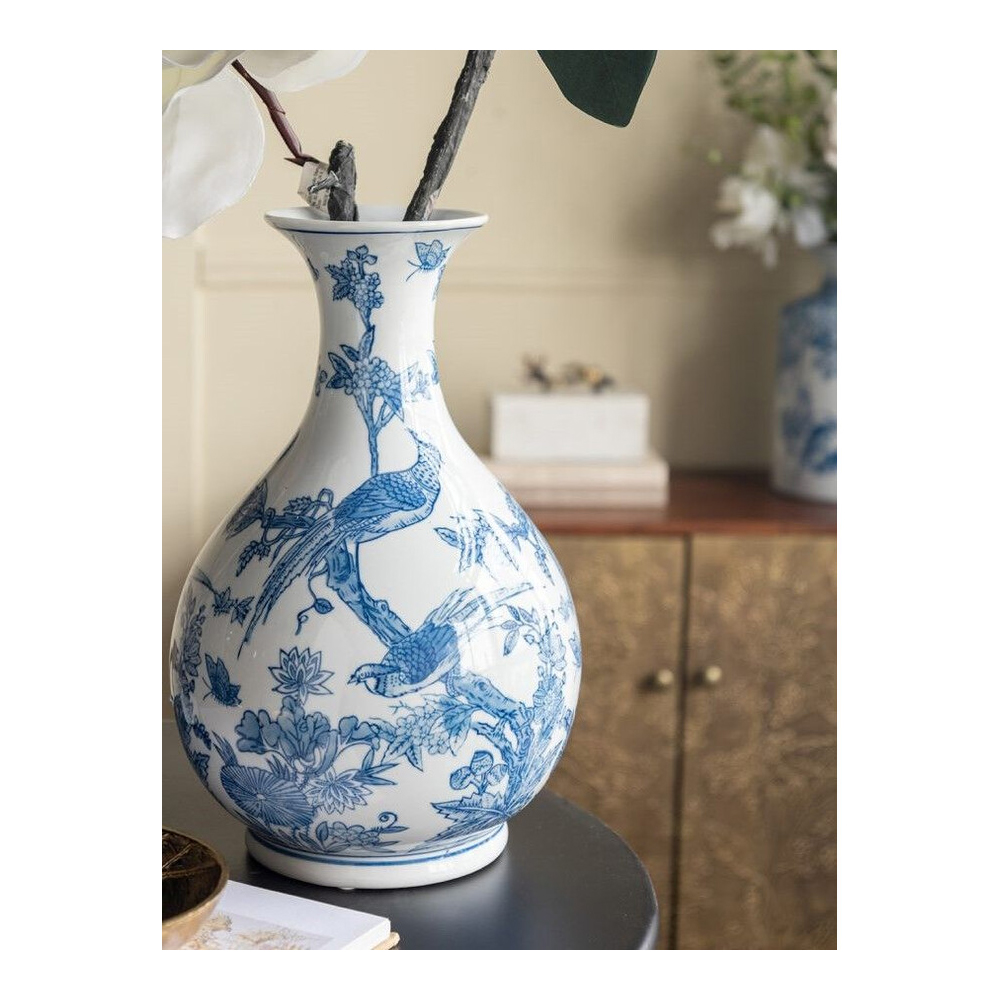 Ваза с мотивами цветущего сада с попугаями Blue Vase Inspired by Nature