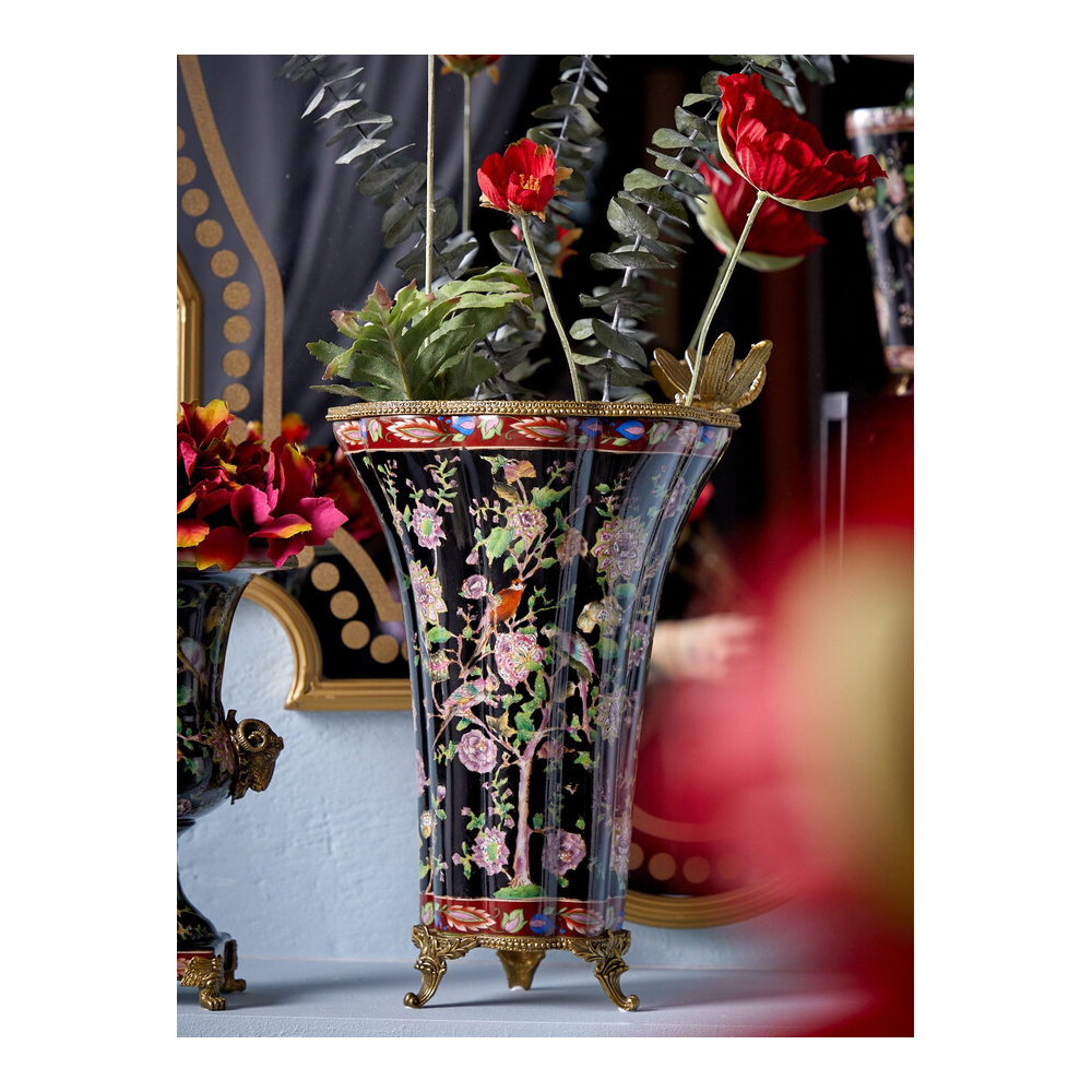 Ваза из фарфора черная с цветочной росписью и бронзовой стрекозой Spring Garden