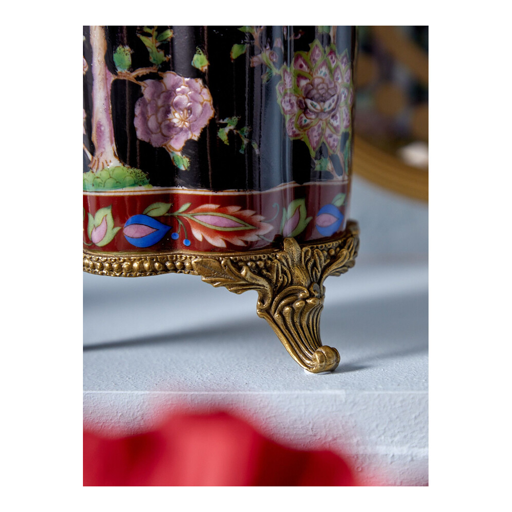 Ваза из фарфора черная с цветочной росписью и бронзовой стрекозой Spring Garden