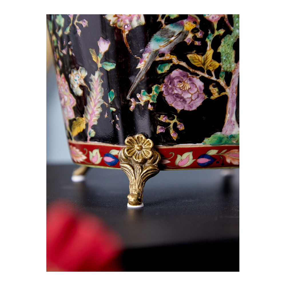 Кашпо из фарфора черная с цветочной росписью и бронзовой стрекозой Spring Garden