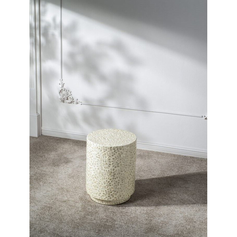 Приставной столик с рисунком из раковин устриц Bone Inlay