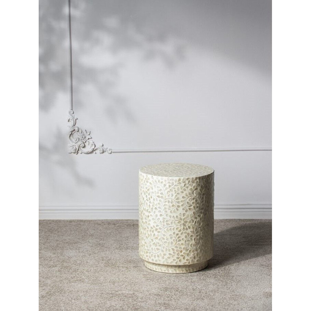 Приставной столик с рисунком из раковин устриц Bone Inlay