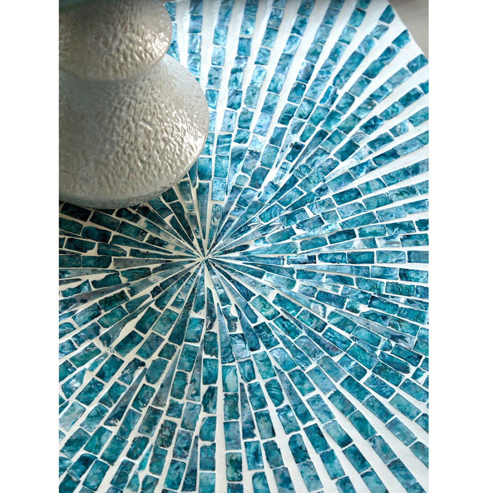 Приставной столик с инкрустацией раковинами устриц Bone Inlay