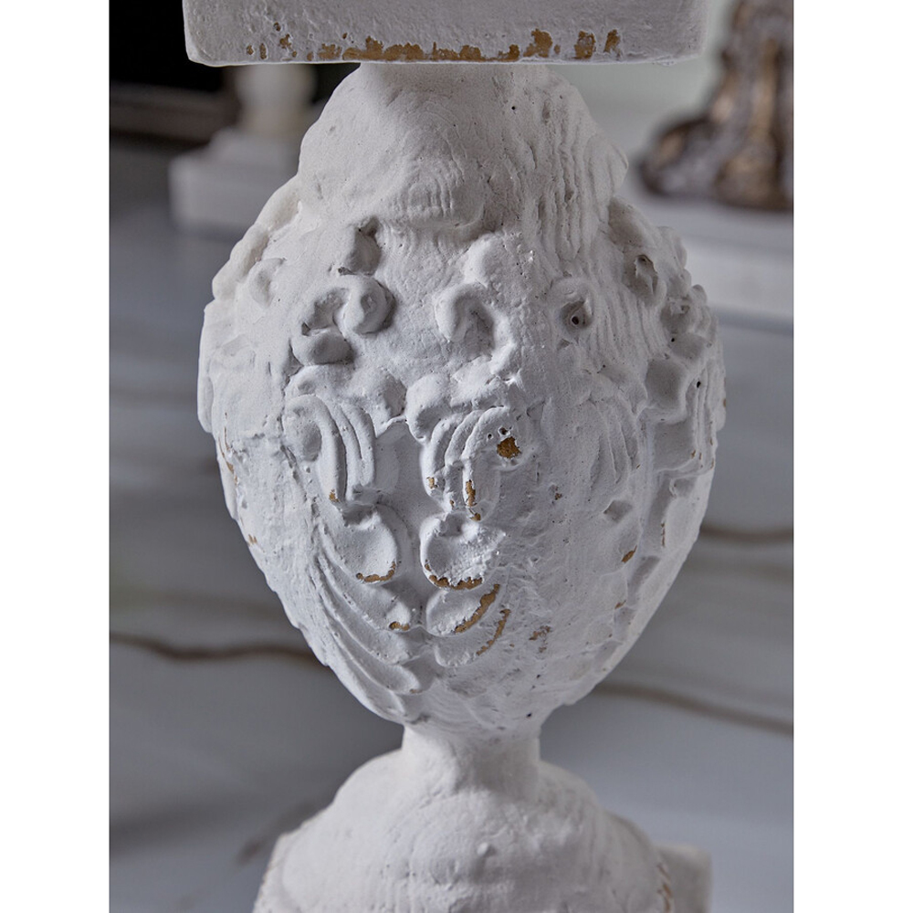 Приставной столик с резным античным узором Antique Engraving