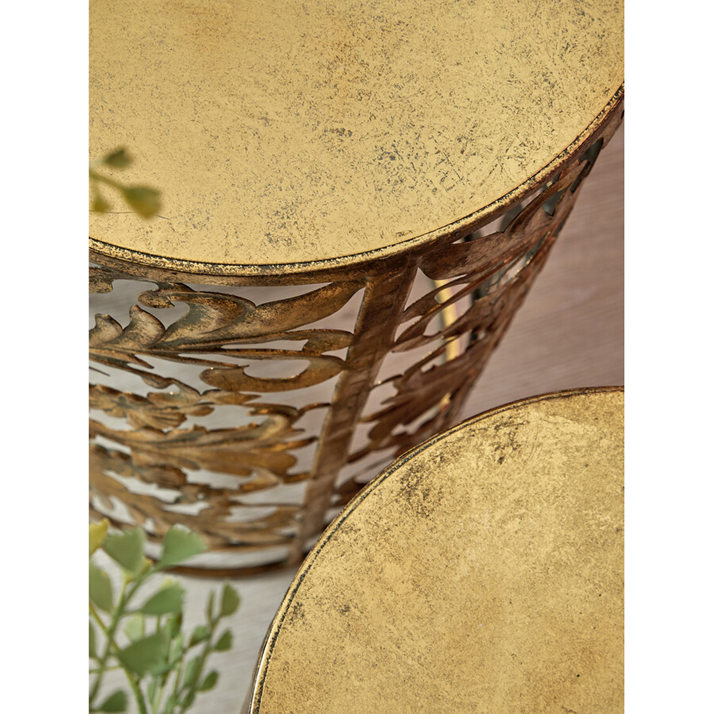 Столик приставной с цветочной резной фактурой Madagascar