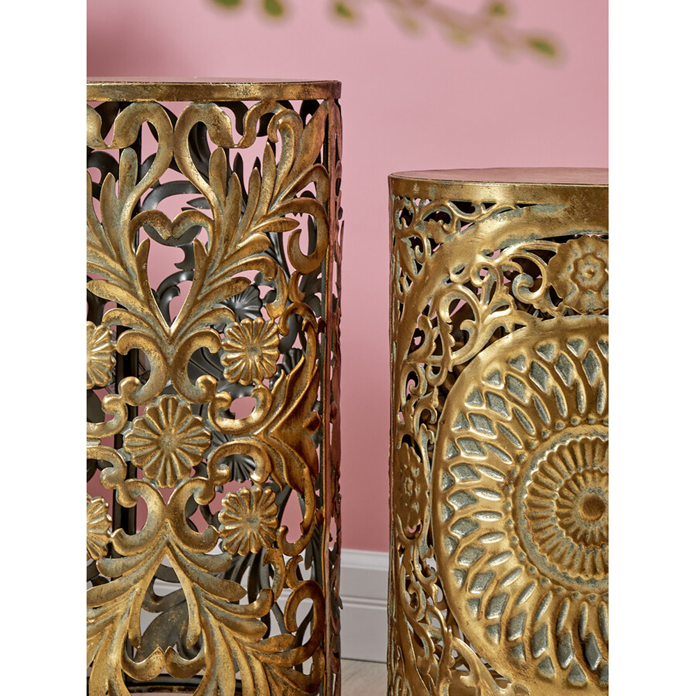 Столик приставной с цветочной резной фактурой Madagascar