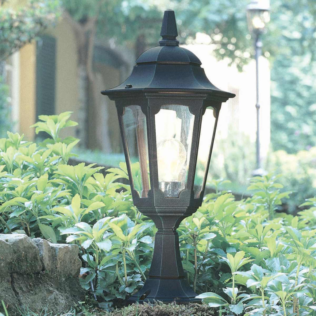 Фонарь-пьедестал классической формы в матовом черном цвете Elstead Lighting