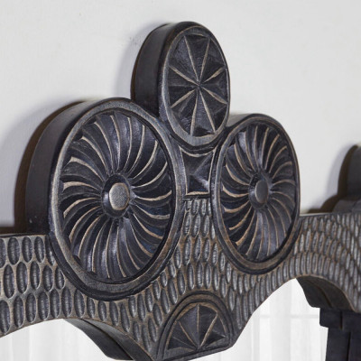 Зеркало в резной деревянной раме Mirror with Fine Carving